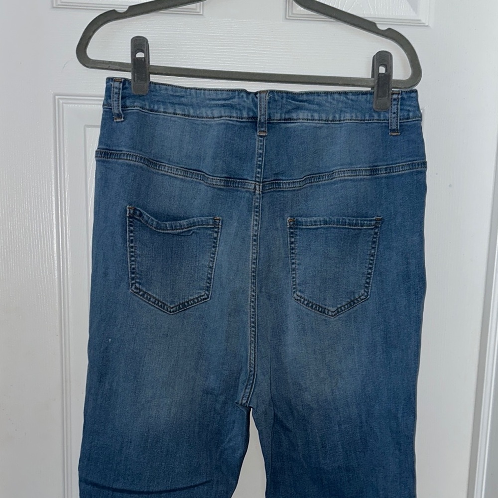 Distressed Blue Jeans - Picture 4 of 5